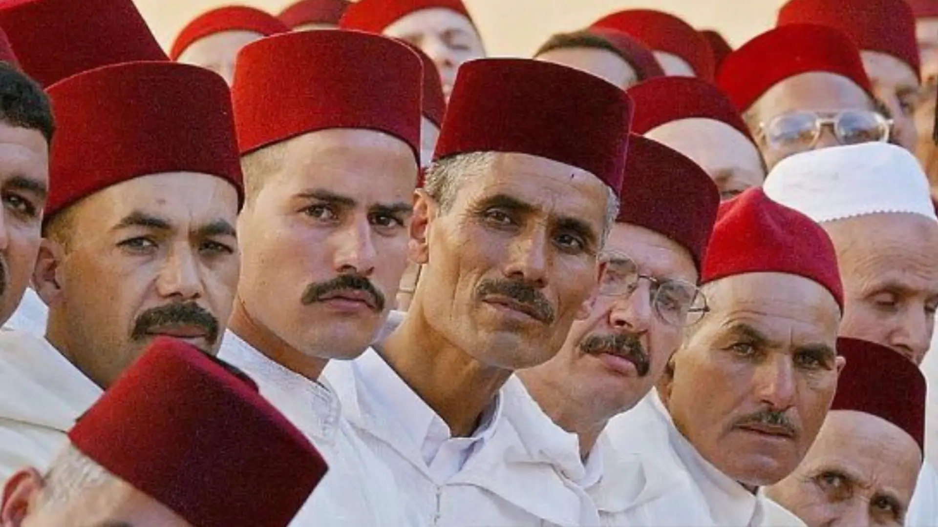 Tarbouch de Fès : L’Élégance Rouge du Patrimoine Marocain