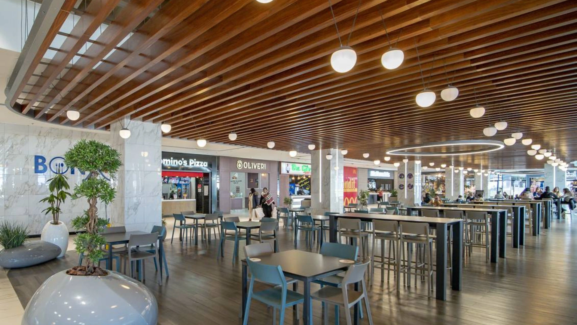 Anfaplace Center : Le Cœur Moderne du Shopping à Casablanca
