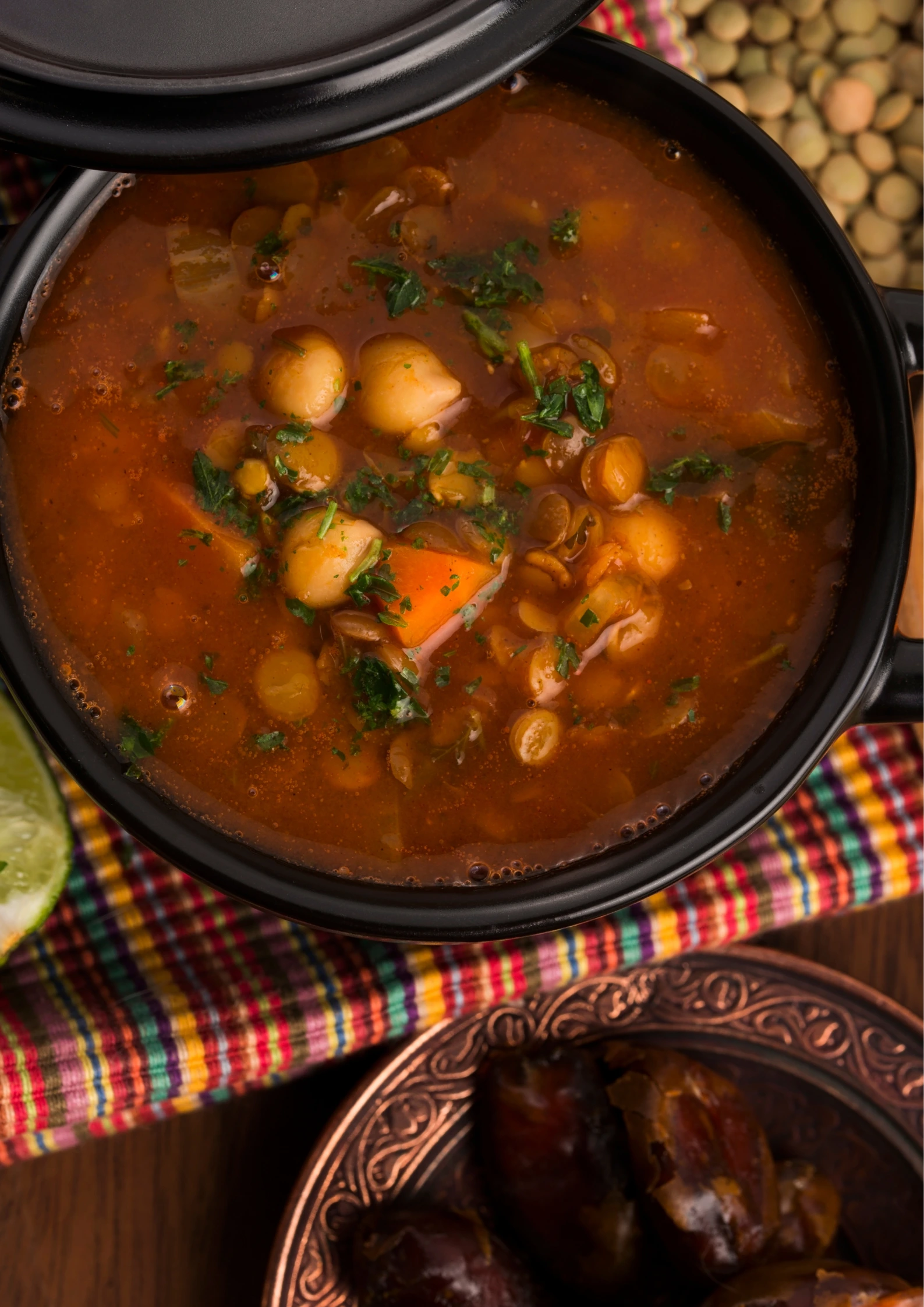 Harira Marocaine : L’Incontournable Soupe du Ramadan et du Quotidien